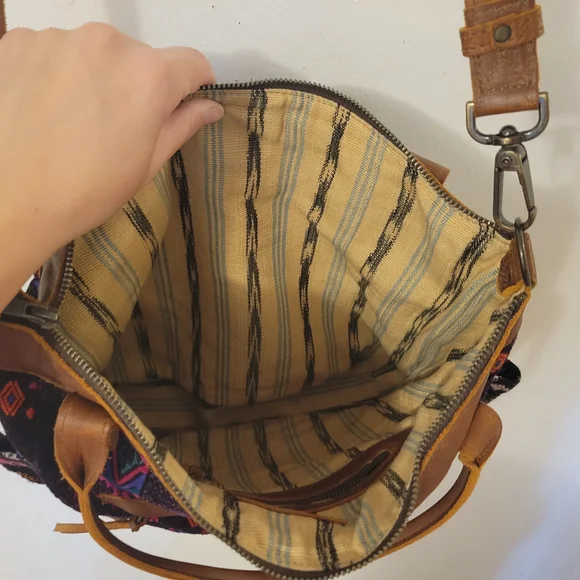 Nena & Co. Authentic Guatemala Satchel, Woven & Leather w/Dust Bag - Picture 7 of 10